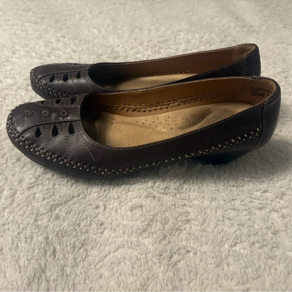 Bass Women's “Elena” Brown Leather with small heel/ wedge. - Picture 3 of 5